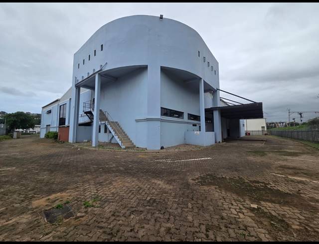 3,000M² WAREHOUSE FOR SALE IN RIVERHORSE VALLEY